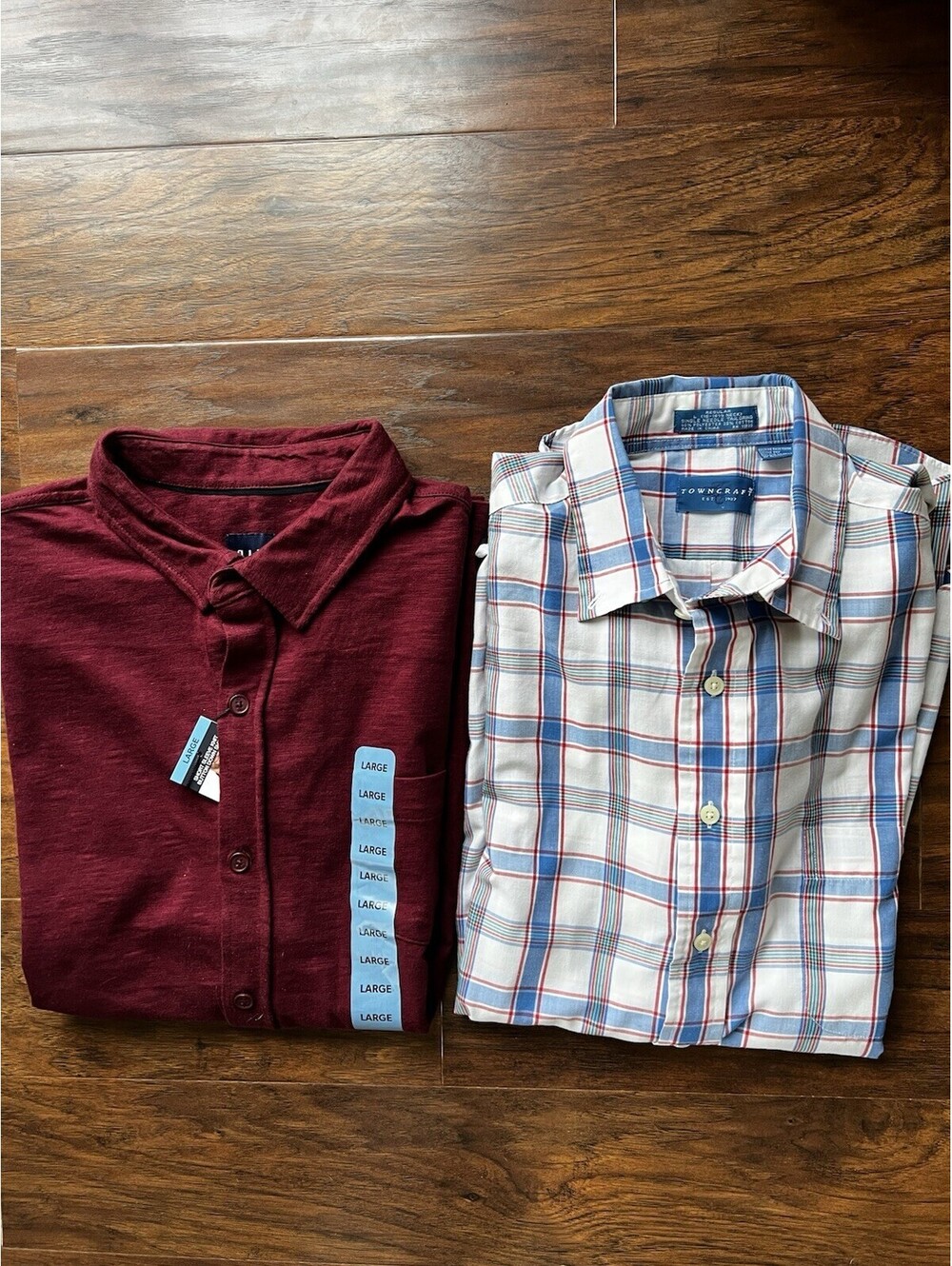 Lot Of 2 Men’s Short Sleeve Dress Shirts Size Large. Gap, Towncraft